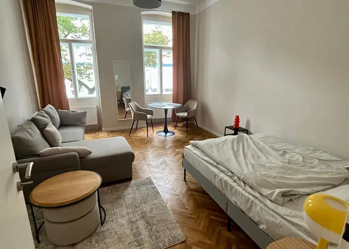 Modern, Stylisch Und Zentral *